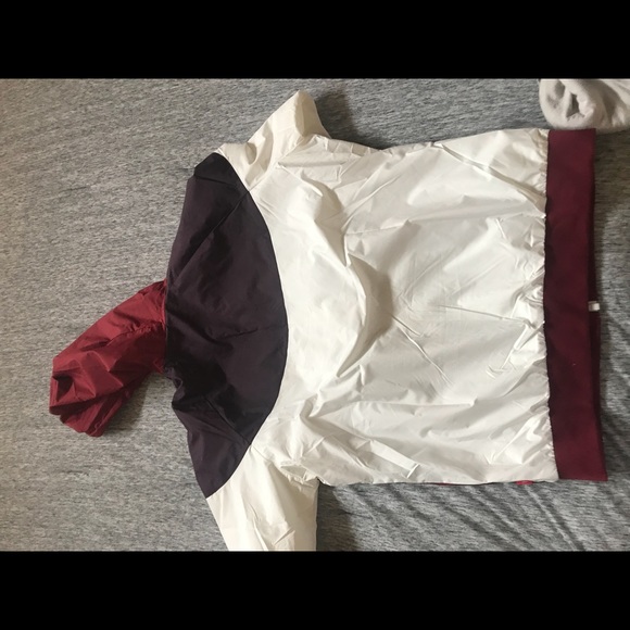 Nike wind breaker - Picture 3 of 3